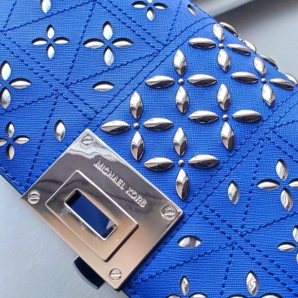 LIKE NEW* Michael Kors Tina Electric Blue ๐ Perforated Floral Shoulder Bag - Picture 6 of 12